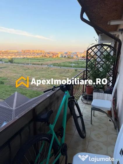 Apartament cu 3 camere, mobilat în Roșu