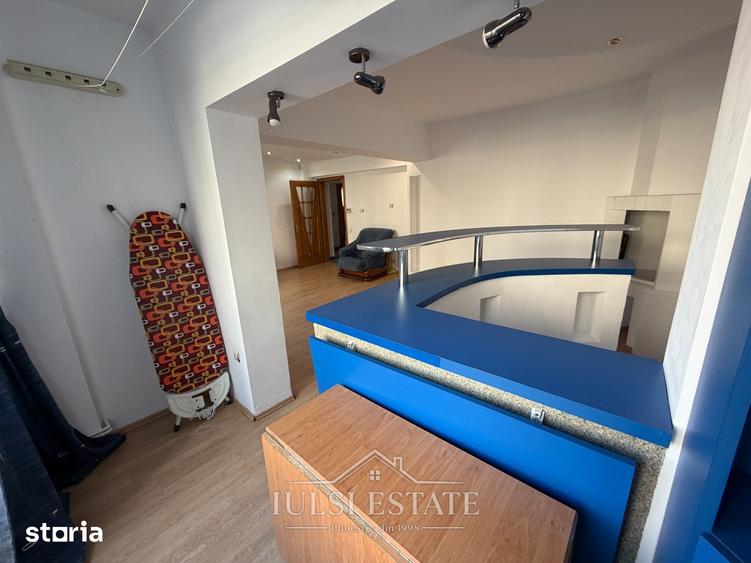 Apartament cu 3 camere decomandat în Republicii