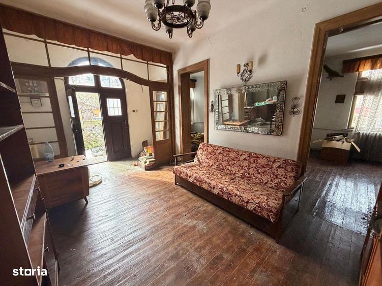Casă cu 7 camere decomandat cu Teren 391 Mp în Băneasa