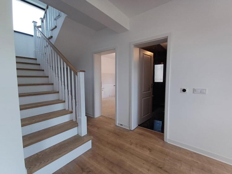 Duplex cu 4 camere cu Canalizare în Miroslava