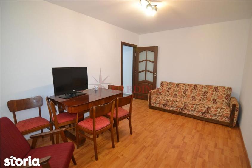Apartament cu 3 camere decomandat în Florilor