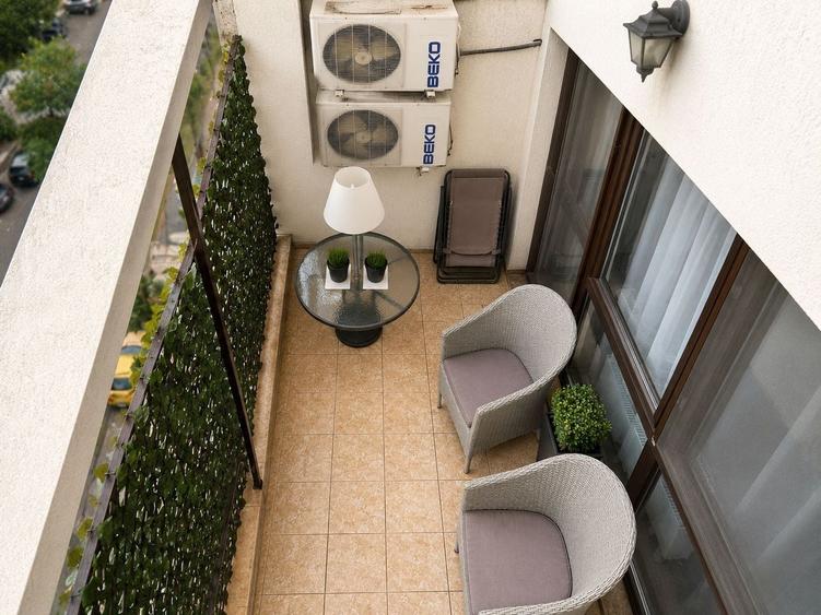 Apartament cu 3 camere semidecomandat, mobilat în Pipera