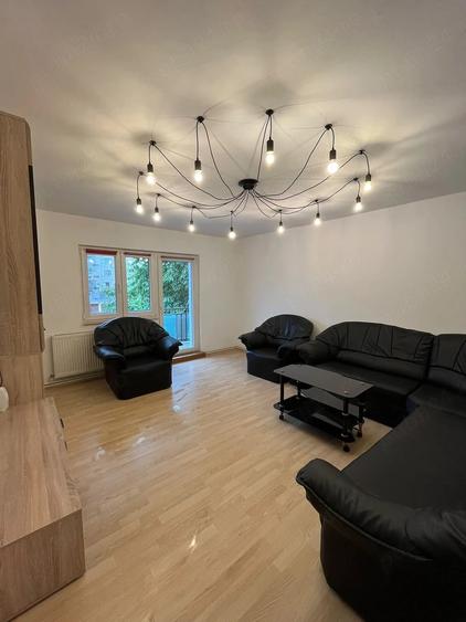 Apartament cu 4 camere decomandat în Central