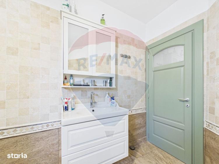Casă cu 7 camere cu Teren 605 Mp în Snagov