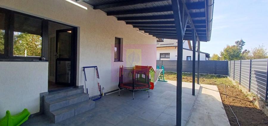 Casă individuală cu 4 camere cu Canalizare în Gulia