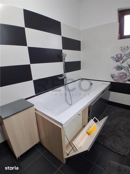 Casă cu 6 camere cu Teren 1073 Mp în Sânmartin