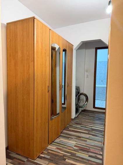 Apartament cu 3 camere decomandat în Florești