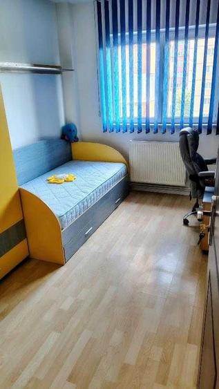Apartament cu 3 camere decomandat în Răcădău