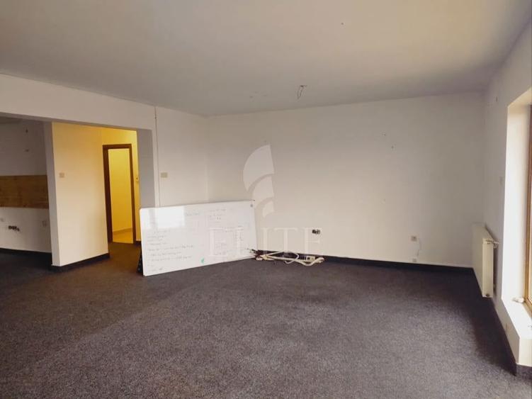 Apartament cu 4 camere semidecomandat în Andrei Mureșanu