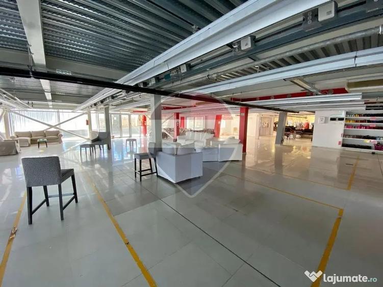 Spațiu comercial, de 3,000 mp, în Central