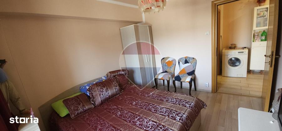 Apartament cu 3 camere decomandat în Colentina