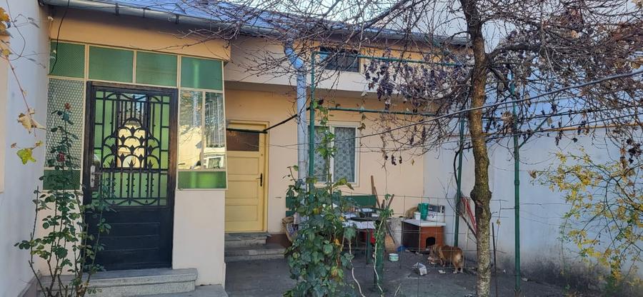 Casă individuală cu 3 camere cu Teren 180 Mp în Republicii