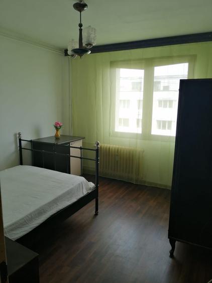 Apartament cu 3 camere decomandat în Titan