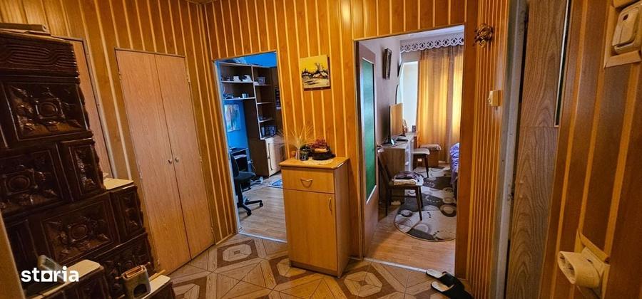 Apartament cu 3 camere decomandat în Sud