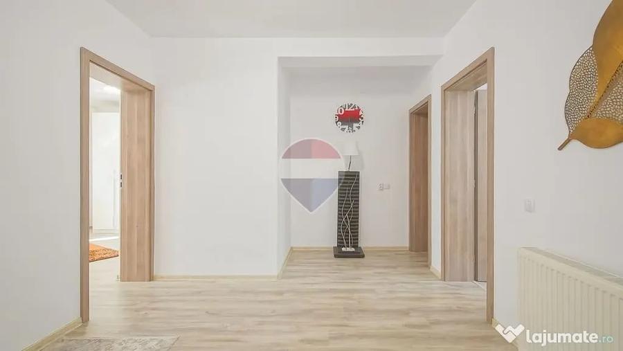 Apartament cu 4 camere decomandat în Clăbucet