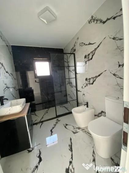Casă cu 7 camere cu Teren 412 Mp în Central