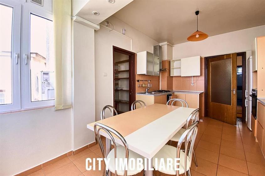 Apartament cu 3 camere decomandat, mobilat în Central