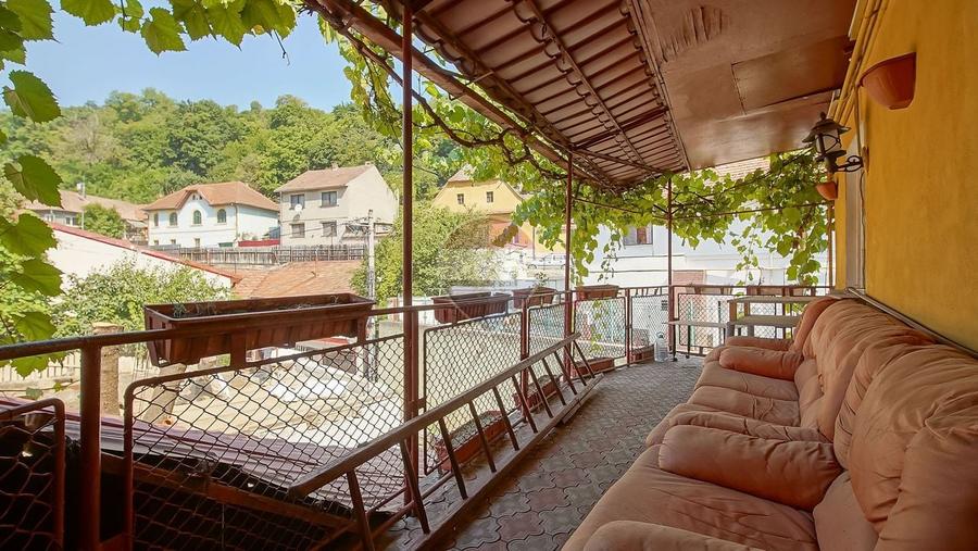 Casă cu 3 camere cu Teren 104 Mp în Schei