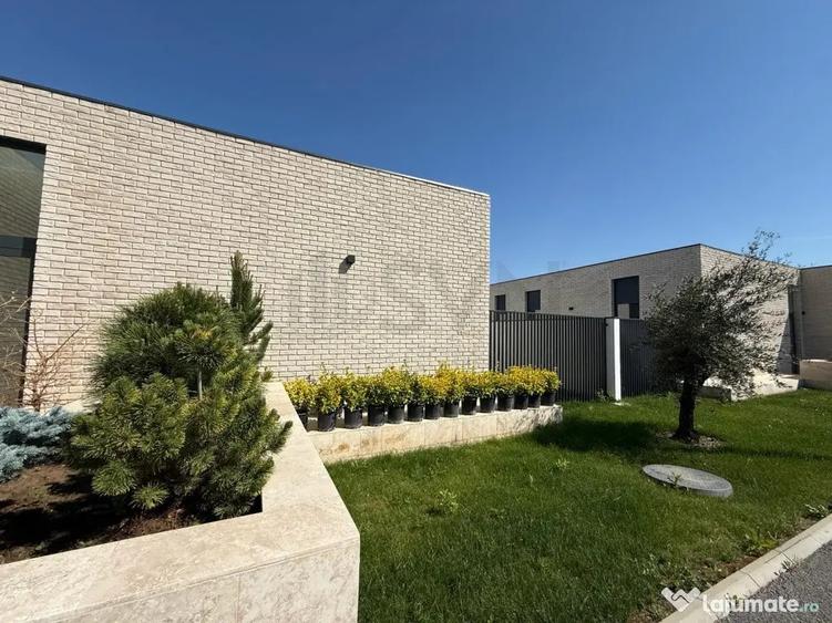 Casă cu 5 camere cu Teren 588 Mp în Corbeanca