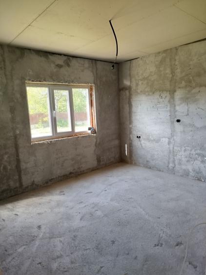 Casă cu 2 camere decomandat în Girișu de Criș