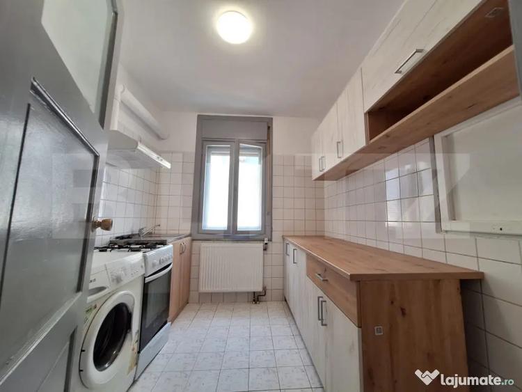 Casă cu 11 camere cu Teren 700 Mp în Bucovina