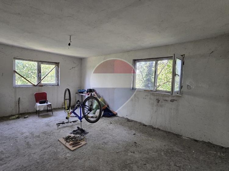 Casă individuală cu 6 camere cu Teren 2600 Mp în Bulbucata