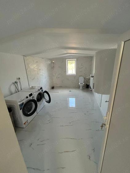 Casă cu 6 camere cu Teren 1500 Mp în Florica