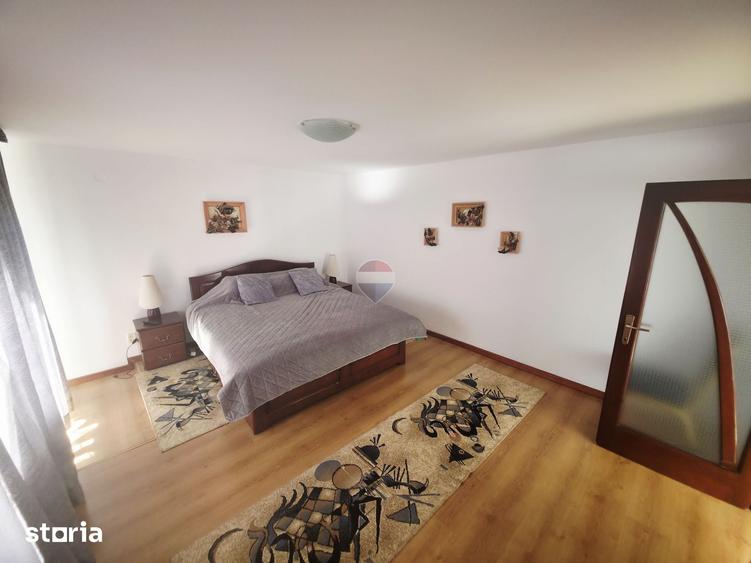 Casă cu 5 camere cu Teren 1779 Mp în Dumbrava