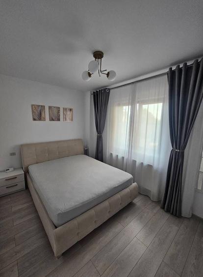 Apartament cu 3 camere semidecomandat în Valea Adâncă