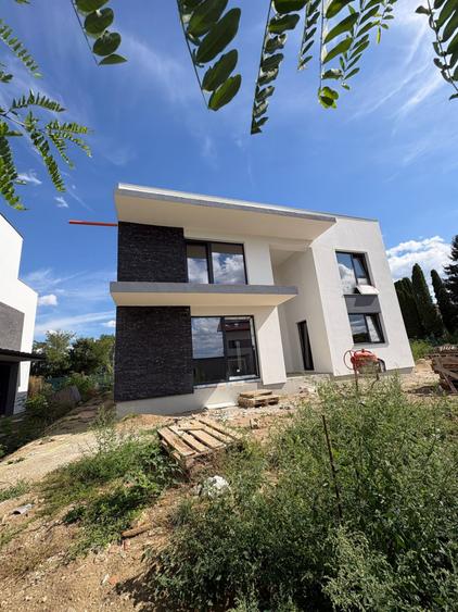 Casă individuală cu 6 camere cu Canalizare în Europa