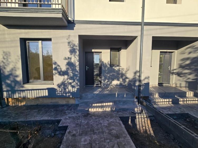 Duplex cu 4 camere cu Canalizare în Sânandrei