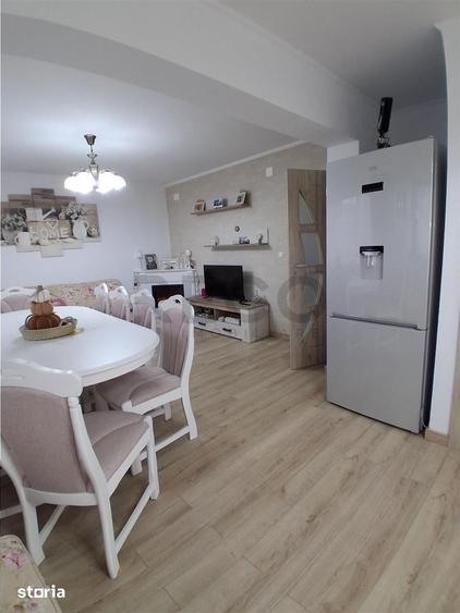 Casă cu 6 camere cu Teren 1073 Mp în Sânmartin