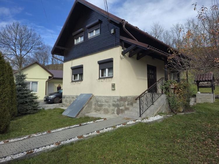 Casă cu 4 camere în Subcetate