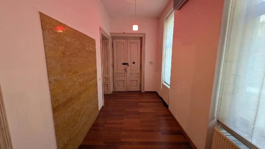Apartament cu 4 camere nedecomandat în Central