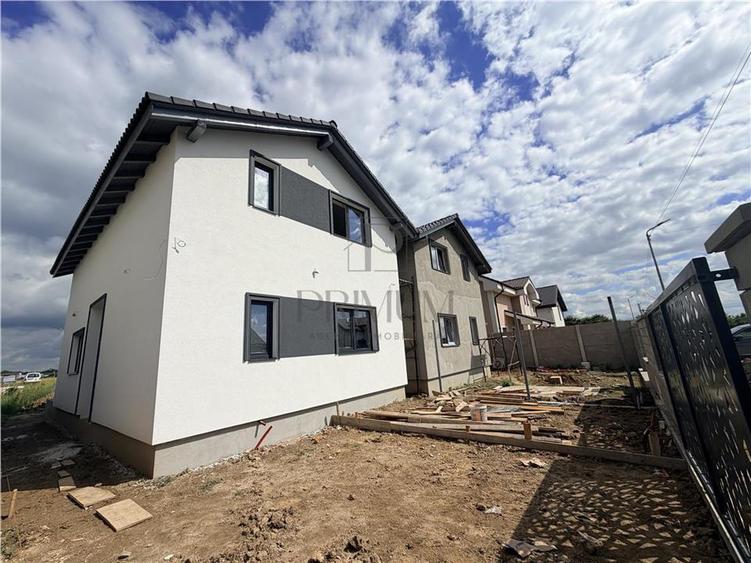 Duplex cu 4 camere cu Canalizare în Urseni