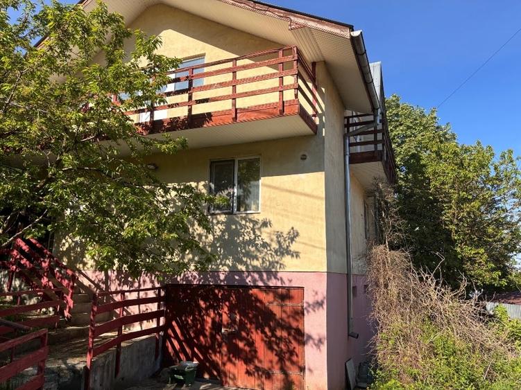 Casă individuală cu 5 camere cu Canalizare în Ciurea