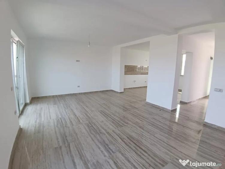 Casă cu 4 camere cu Teren 350 Mp în Șcheia