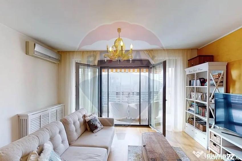 Apartament cu 3 camere semidecomandat în Sisești