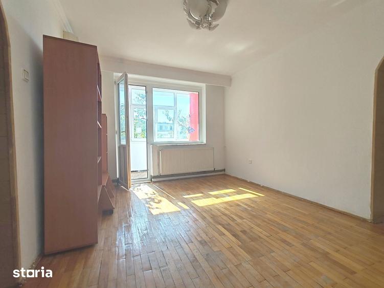 Apartament cu 2 camere semidecomandat în Craiovei