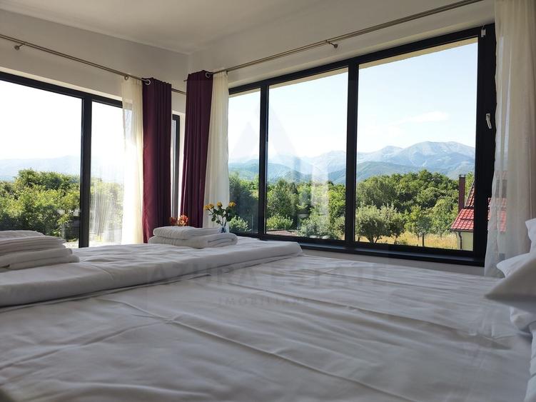Casă individuală cu 10 camere cu Teren 4600 Mp în Central
