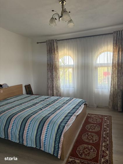 Casă cu 3 camere cu Teren 4750 Mp în Central