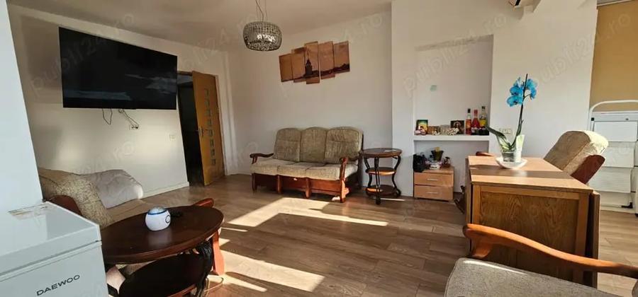 Casă cu 3 camere decomandat în Casa de Cultură