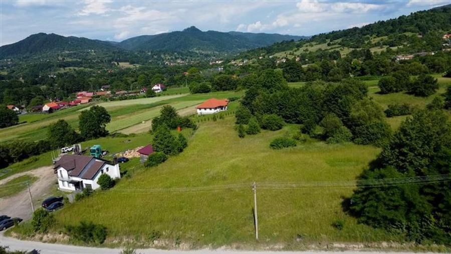Teren intravilan de 5750 mp, în Ibănești