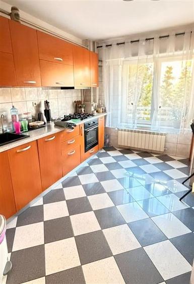 Apartament cu 4 camere decomandat, mobilat în Unirii