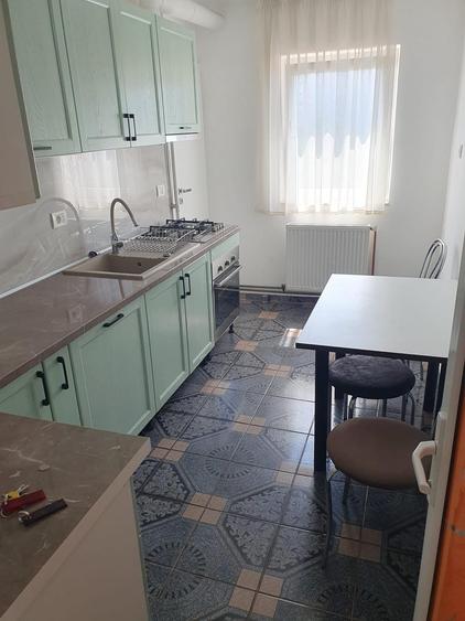 Apartament cu 2 camere decomandat în Tractorul