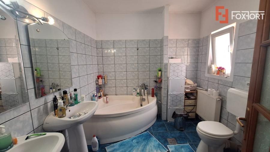 Casă individuală cu 6 camere cu Canalizare în Iosefin