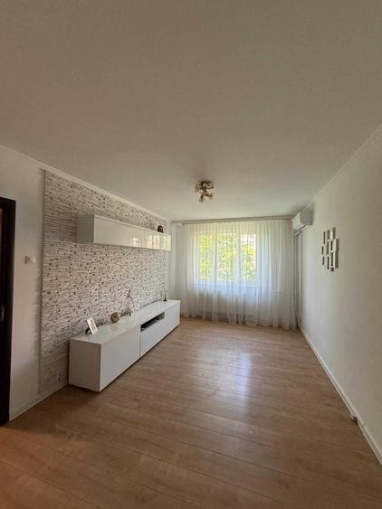 Apartament cu 3 camere semidecomandat în Nicolae Grigorescu