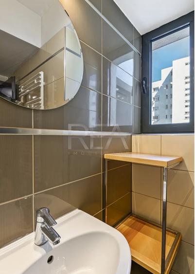 Apartament cu 3 camere semidecomandat, mobilat în Titulescu