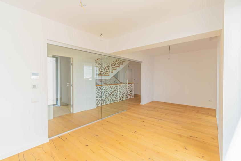 Penthouse cu 6 camere decomandat în Aviației