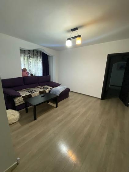 Apartament cu 4 camere decomandat în Veteranilor